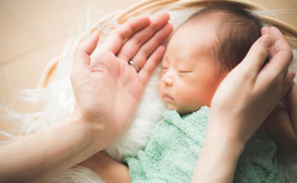 赤ちゃんの体重が増えない！原因と対処法は？増えすぎる場合はどうする？