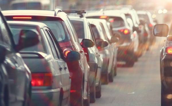 GW渋滞にハマった！ 赤ちゃんが車内で快適に過ごすために役立つグッズ