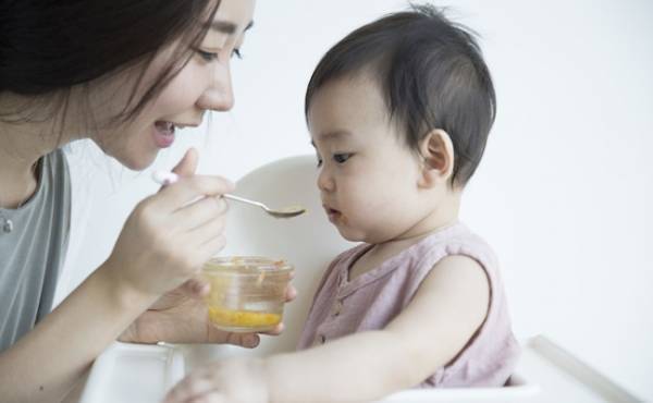 頑張って作った離乳食を食べてくれないとき、ママはどうすればいい？