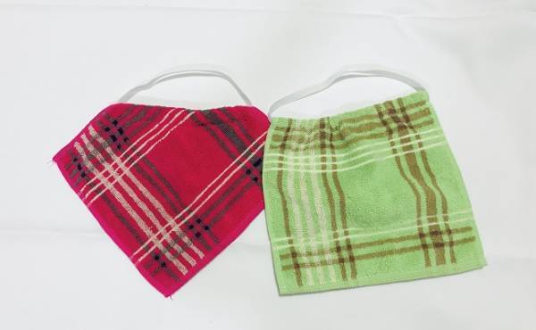 超簡単2ステップ！タオルハンカチでできる「手作りスタイ」が便利♪