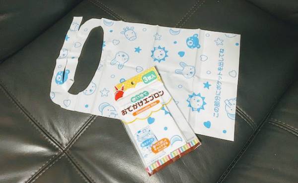 【Seria】2種類のお食事エプロンをうまく使い分けて外食も楽しく♪