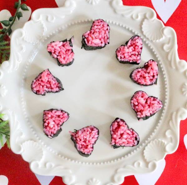 え、かわいい♡バレンタインに作りたいハートおにぎり【管理栄養士監修】