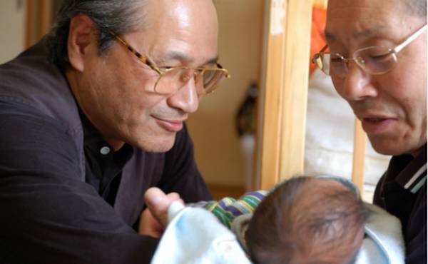 孫最高♡「孫フィーバー」が止まらない！ じいじの溺愛エピソードまとめ