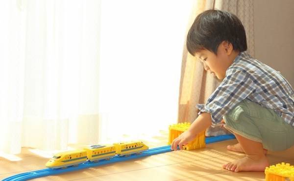 「メカン急行」って何！？電車好きな息子のかわいい言い間違いアレコレ♡
