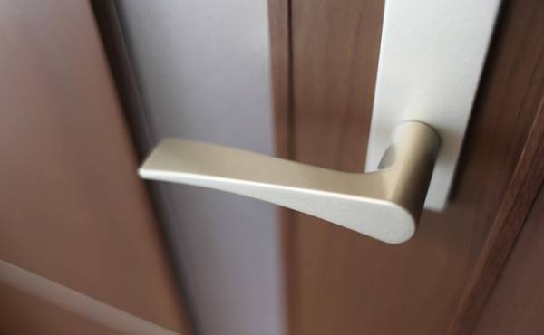 痛い思いさせてごめんね…ちゃんとドアを閉めていればよかった【体験談】