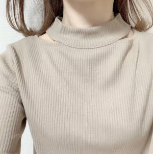 【しまむら】春のマストアイテム！トレンドの肌見せカットソーが980円