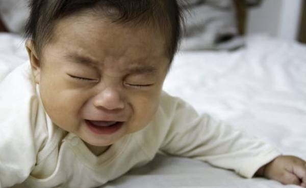 赤ちゃんの夜泣きって何！？ ママの疑問に助産師が回答！