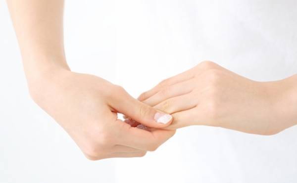 甘くておいしいアレを使ったマッサージでひどい手荒れ改善！【体験談】