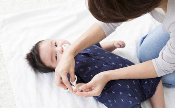 毎日しなくてもいいの？ 赤ちゃんの目・鼻・耳・爪のお手入れのコツ【ラクに楽しく♪特集】