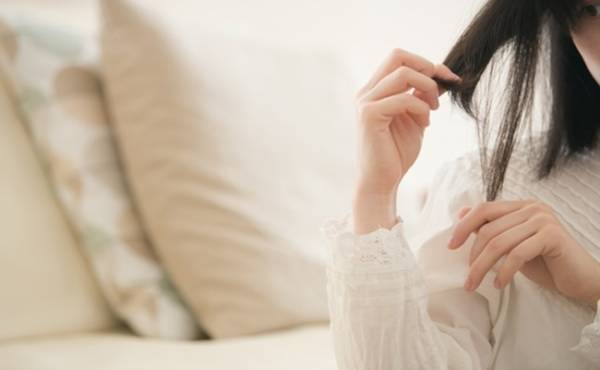 日ごろ使っているアレを替えたら髪のパサつきとクセが解消！【体験談】