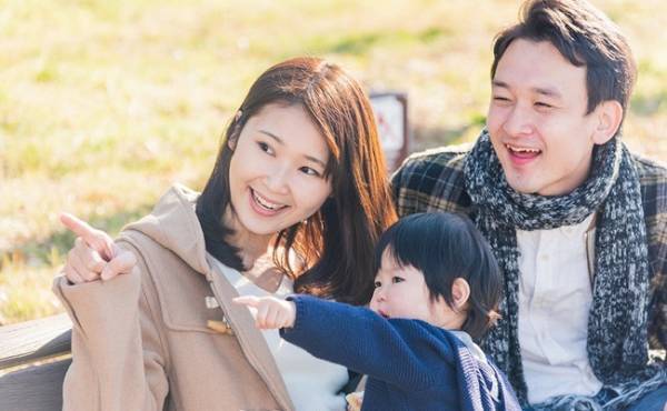 赤ちゃんの好奇心・集中力を育てる！「見る遊び」を保育士が教えます！