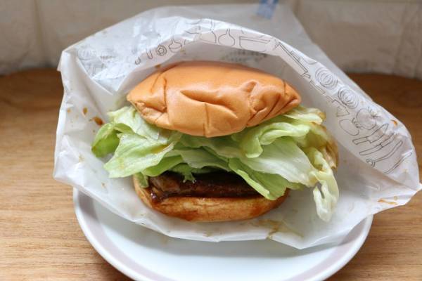 【モスバーガー】毎年200万食以上売れる大人気商品って？実食すると…