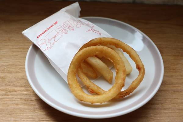 【モスバーガー】毎年200万食以上売れる大人気商品って？実食すると…