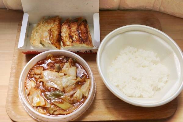 ラーメンもテイクアウト可能に！「餃子の王将レンチンシリーズ」が便利！