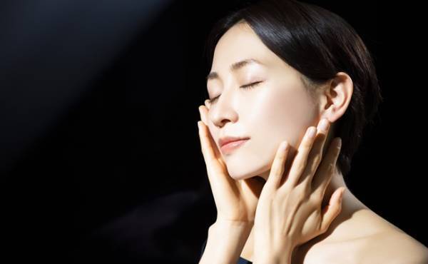 100均コスメで気軽に♪40代年齢肌に潤いと明るさをプラス【体験談】