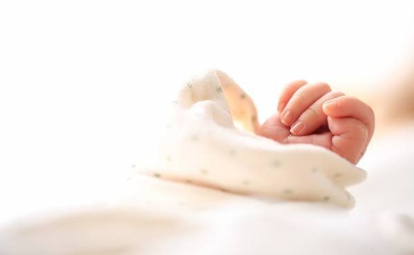 帝王切開手術だけど立ち会い出産！？すぐに後悔したワケは…！【体験談】