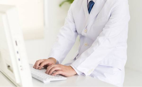 このコロナ禍に子どもが発熱！かかりつけの病院で医師がまさかの対応…