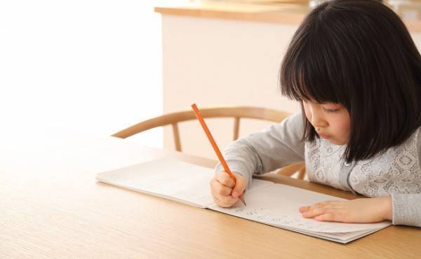 だらけて勉強しない…子どもと考えた家庭学習のモチベーションアップ方法