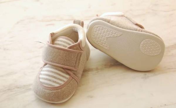 ファーストシューズはまだ早い！？ ママの疑問に助産師がアドバイス！