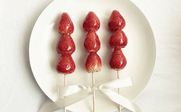 話題の「いちご飴」は100円グッズだけで作れる！絶対失敗しない作り方