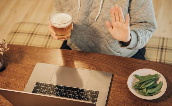 「子どもが寝てくれない…」オンライン飲み会は予想外の展開に…！