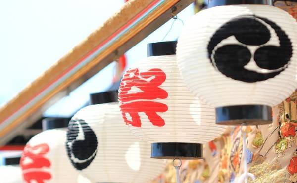 お祭り会場でまさかの破水！？急いでトイレへ駆け込んでみると、あれ…？