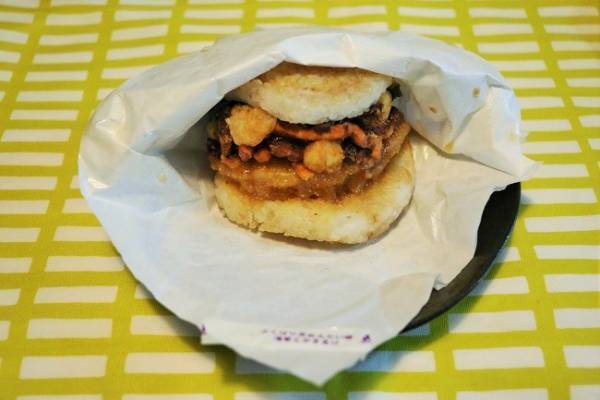 【モス】7月まで！ザクザク食感が激旨！衝撃のライスバーガー2つを実食