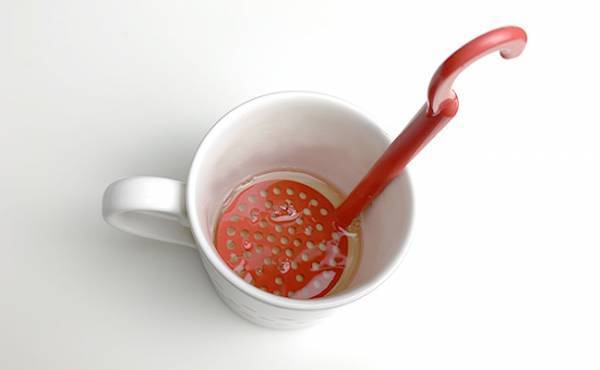 【100均】話題のドリンクも2分！？メレンゲ用泡立て器が天才すぎた