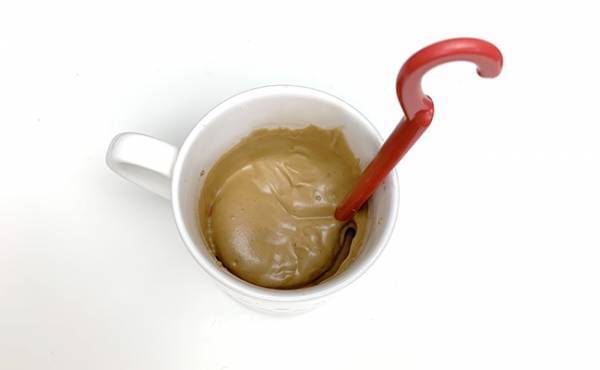 【100均】話題のドリンクも2分！？メレンゲ用泡立て器が天才すぎた