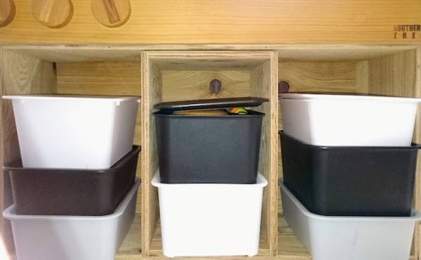 これでリビングが散らからない！ スッキリ片付けやすい収納のコツ