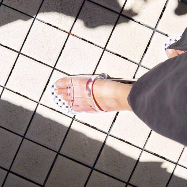 コスパ最強★ニトリの水抜きサンダルが話題！浴室・雨のベランダも快適に