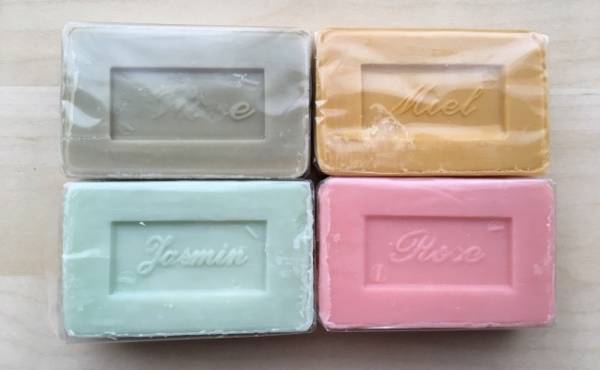 【ダイソー】人気すぎて再販！「ニキビに効く」と話題のフランス産石鹸