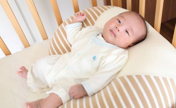 抱っこしても泣く…寝ない…わが子の寝かしつけがラクになった3つの方法【ラクに楽しく♪特集】