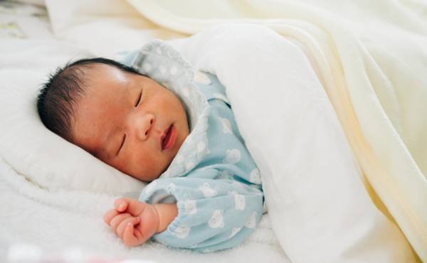 春夏生まれは布団不要！その訳は…【3児ママ小児科医のラクになる育児】