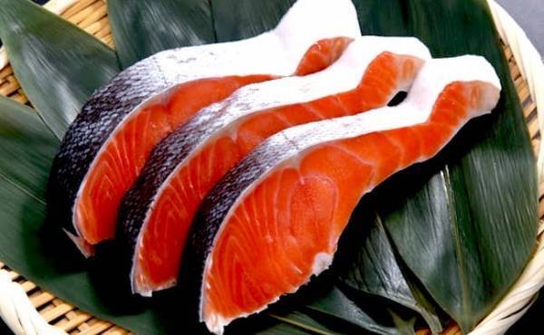 赤ちゃんに与えない方がいい鮭があるって本当？調理法は？【管理栄養士】