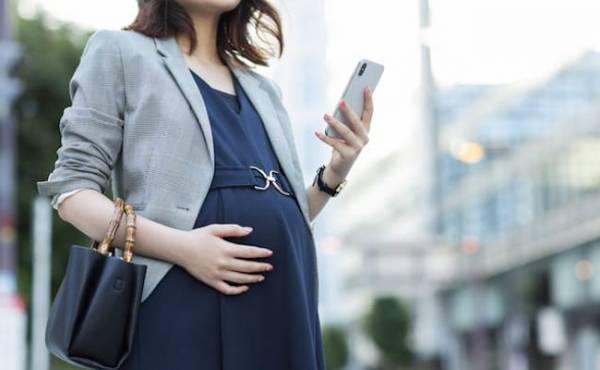 妊娠前と扱いが変わらない…。妊娠中の仕事について助産師がアドバイス！