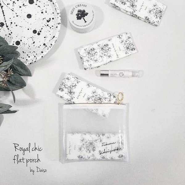 新しすぎッ！センターイン×100均クリアポーチで“見せ”ナプキン収納