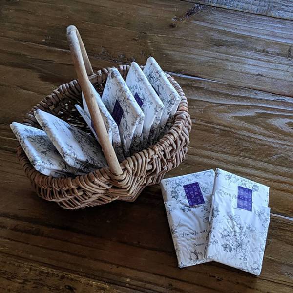 新しすぎッ！センターイン×100均クリアポーチで“見せ”ナプキン収納