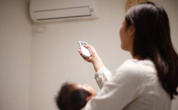 クーラーはつけっぱなしが良いって本当？何度がベスト？助産師が教えます
