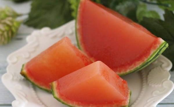 一度作ってみたい！あのスイカまるごとゼリーが超簡単【管理栄養士監修】