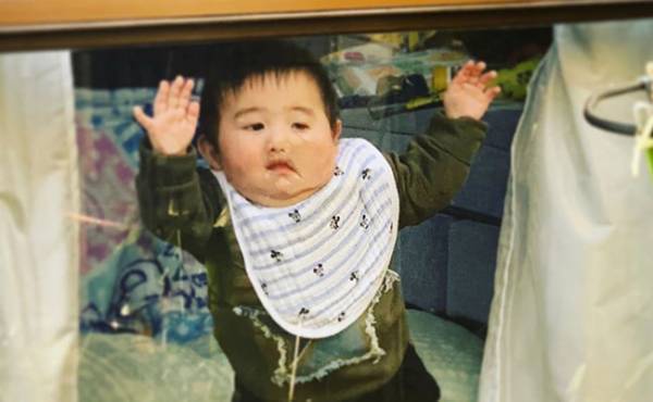 ちょ、その顔何〜！？赤ちゃんの決定的瞬間をとらえた変顔画像が笑える件