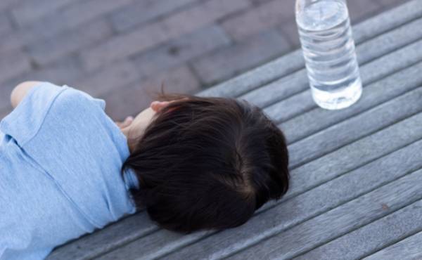 屋内屋外関係なし！夏に起こしやすい子どもの熱中症の予防策と対策！