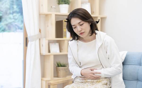 「耐えられない」と嘔吐…！毎月陣痛レベルの痛みがやってくる【体験談】