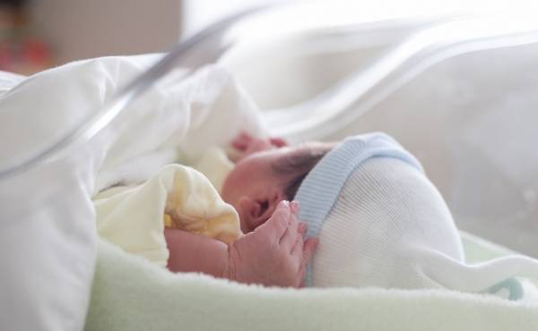 「ザクッ」4回の出産で会陰切開ありなし両方を経験して…【体験談】