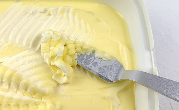 【ダイソー】アイスやパンが美味しくなる！？溶けるカトラリーが爆売れ中