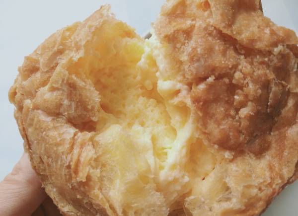 【ファミマVSローソン】ふわふわ♡サクとろ♪新作シュークリームが買い