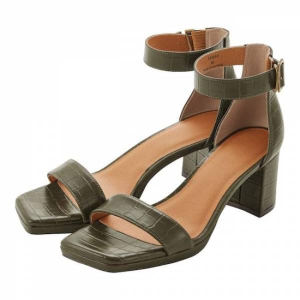 【GU】全部2500円以下！秋も履けるコスパ最強トレンドサンダル3選