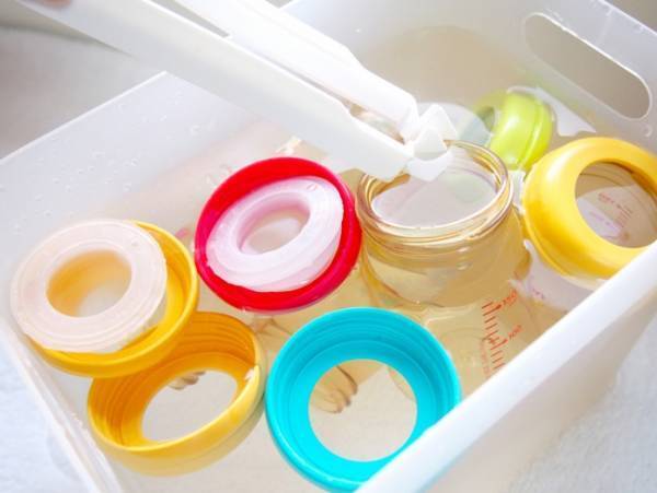 実は哺乳瓶は消毒しなくていいって本当！？その理由と方法は【3児ママ小児科医のラクになる育児】