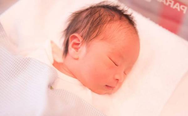 【厚労省速報】少子化がさらに加速！？新型コロナは今後にどう影響する？