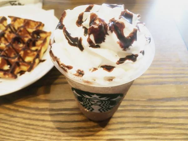 【スタバ】コディバのあの味に！？濃厚でおいしくなる裏カスタマイズが話題